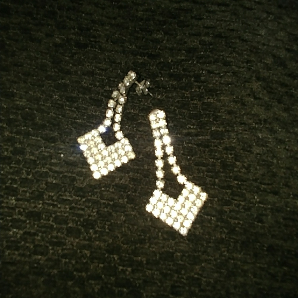 Beauitiful rhinestone earrings.
